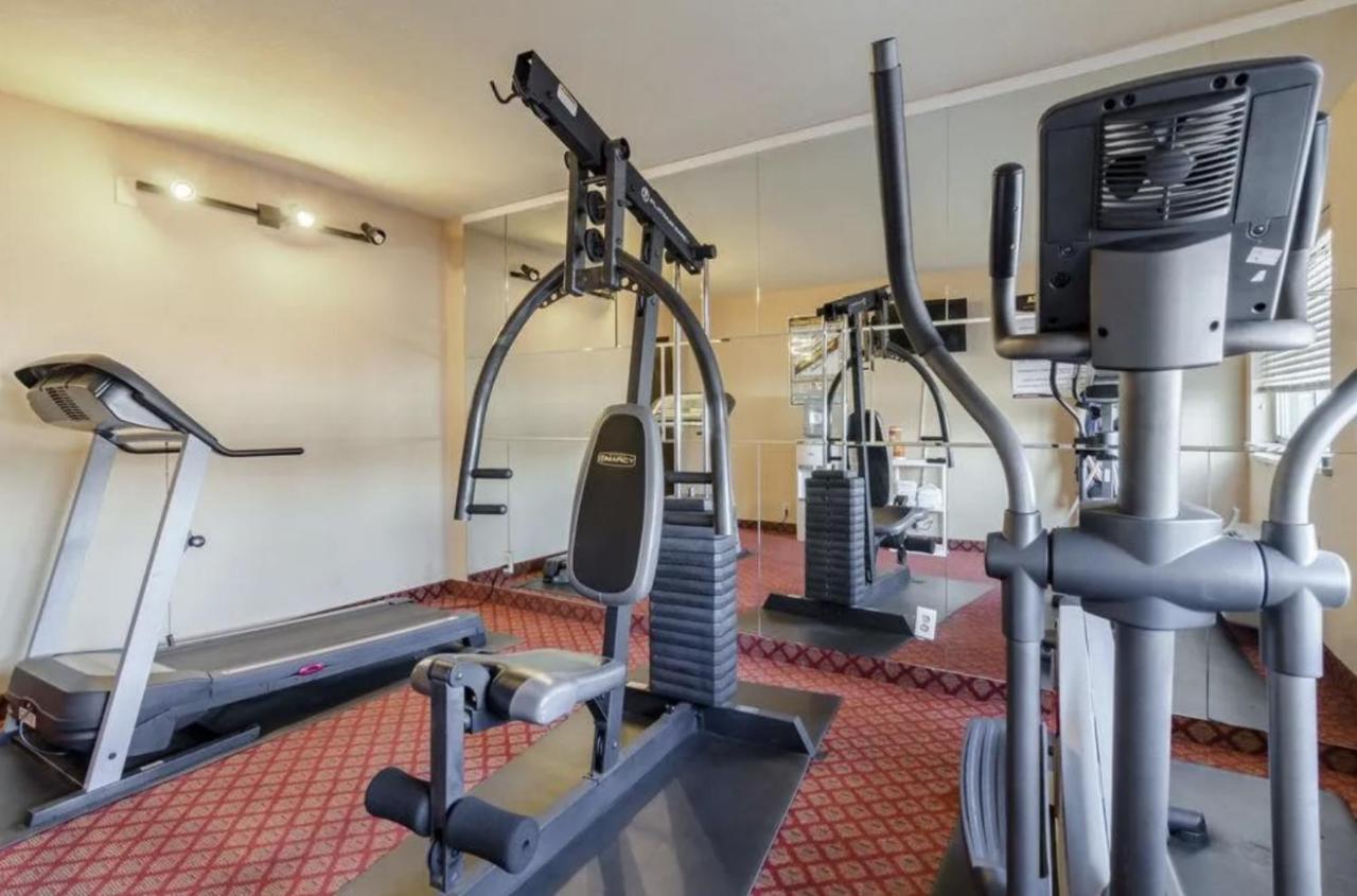 Hutchi Bell Hotell South Hutchinson Eksteriør bilde