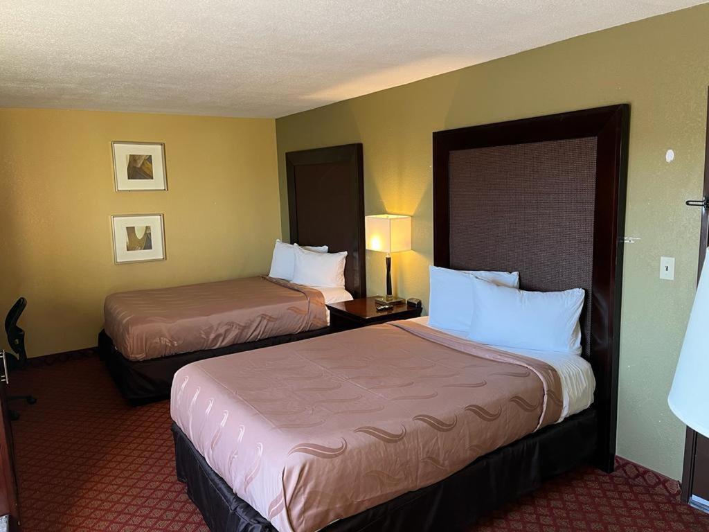 Hutchi Bell Hotell South Hutchinson Eksteriør bilde